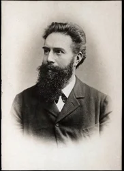 Ritratto di Wilhelm Conrad Roentgen (1845-1923), fisico tedesco