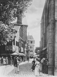 La Rue des Vieilles Ecoles e la Chiesa di Saint Julien, nella Vecchia Parigi, all