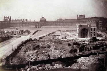 Trasformazioni di Parigi sotto il Secondo Impero, lavori di Haussmann: vista di Place du Carrousel durante la demolizione delle ex scuderie del re a Parigi. Questo sito faceva parte delle trasformazioni intraprese durante il Secondo Impero da Napoleone III