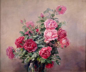 Una ciotola di rose rosse e rosa