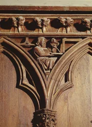 Un geometra o architetto, da uno stallo del coro