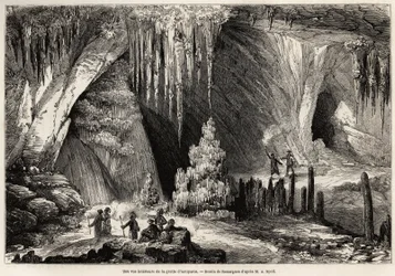 Una vista interna della grotta di Antiparos, isola delle Cicladi, disegno di Emile Rouargue (circa 1895-1865), per illustrare la visita alla grotta di Antiparos, nel 1859, di E.A.Spoll. Incisione in "Le tour du monde" 1861. Collezione di Selva.