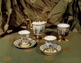 Ceramica sotto il Direttorio. Servizio da caffè ispirato alla campagna egiziana di Napoleone I