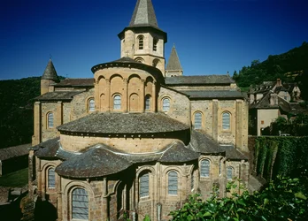 Chiesa di St. Foy da est, iniziata c.1050 da Abate Odolric