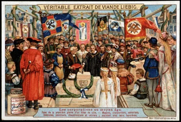 Corporazioni nel Medioevo: posa della prima pietra di un municipio, muratori, carpentieri, fabbri, ebanisti, tettoisti, ramai e vetrai partecipano con i loro vari stendardi - vignetta pubblicitaria Liébig, tardo XIX secolo