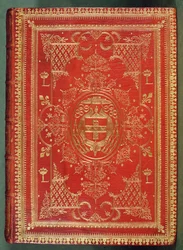 Copertina di un libro di proprietà del Cardinale Mazarin, con le finiture che mostrano le armi cardinalizie di stelle e fasci, sormontate dal galero e dalle nappe di un cardinale
