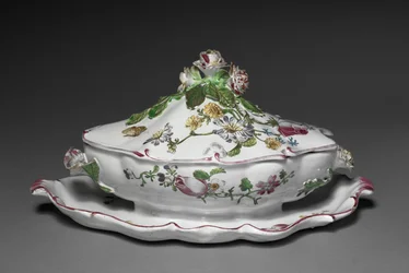 Salsiera Coperta con Supporto Attaccato, manifattura Veuve Perrin, c.1765