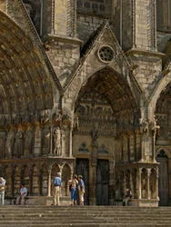 Porta a sud della porta centrale nella facciata ovest