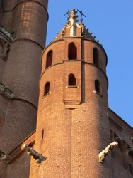 Raffigurazione della torre più piccola e della base della torre ovest