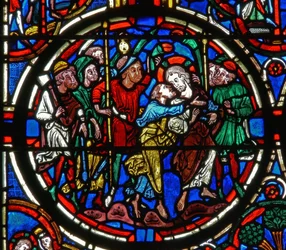 Dettaglio di una finestra raffigurante la Passione: il tradimento di Giuda