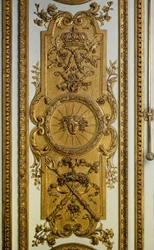 Porta del Salone di Venere con sole e scettro. 17° secolo Versailles. Museo del Castello