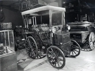 Primo automobile Peugeot, c.1898