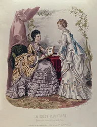 Tavola di moda che mostra signore in abiti disegnati da Mme Breant-Castel e che guardano album fotografici, 1872