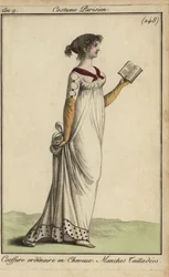 Donna alla moda che legge un libro
