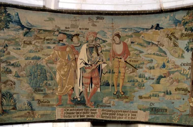 Galathes, fondatore della Gallia, circonda i compagni su uno sfondo di paesaggio che raffigura la mappa della Gallia vista da nord