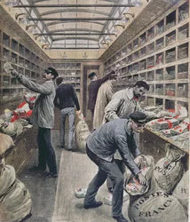 Interno di un vagone postale ferroviario francese al tempo dello sciopero postale francese nel 1909, illustrazione da Le Petit Journal, 28 marzo 1909