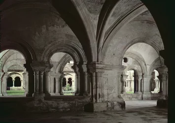 Veduta interna del chiostro dalla sala capitolare