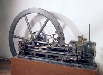 Motore a combustione interna progettato da Etienne Lenoir (1822-1900) 1860