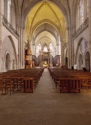 Vista interna della Cattedrale di Angers (Maine e Loira) costruita tra il XII e il XV secolo, rappresentante la perfetta fusione tra stile romanico e gotico