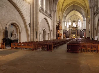 Vista interna della Cattedrale di Angers (Maine e Loira) costruita tra il XII e il XV secolo, rappresentante la perfetta fusione tra stile romanico e gotico