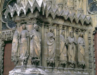 Figure del piedritto dal lato sinistro del portale centrale, facciata ovest, XIII-XIV secolo
