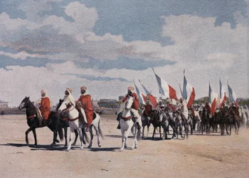 Spahis nativi che vanno a una fantasia in grande pompa, bandiere spiegate - in "Album militare" - Spahis