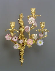 Uno di un paio di applique a tre bracci Luigi XV, c.1750