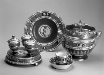 Plat de Menage, piatto, tazza e piattino e ciotola per gelato dal Servizio Blue Cameo, Sevres, 1778-79