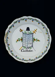 Piatto adornato con il Libro della Costituzione, associato ai Tre Ordini, 1791