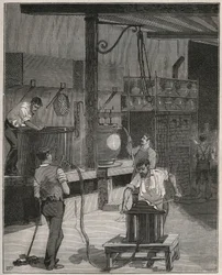 Fabbrica di ceramiche di Sèvres: laboratorio di fusione a vuoto e aria compressa. Incisione del 1885 in 