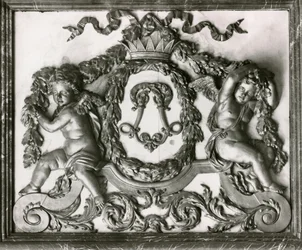 Putti che fiancheggiano l