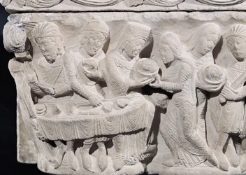 Salomè presenta la testa di San Giovanni Battista al banchetto di Erode, dettaglio da un rilievo su un capitello (dettaglio)