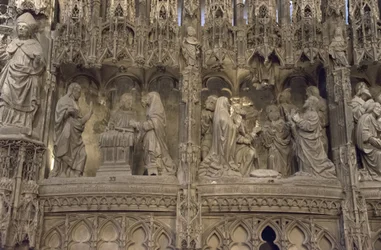 Scena del coro della cattedrale di Chartres: a sinistra: apparizione di Cristo a sua madre, a destra: ascensione