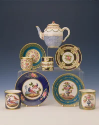 Selezione di teiere, piatti e tazze, c.1770