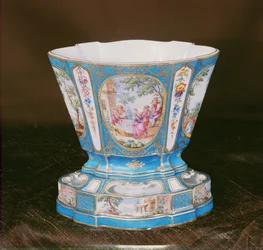 Jardiniere Sevres Eventail bleu-celeste