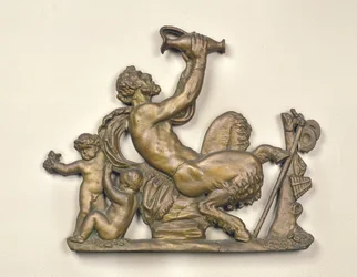 Insegna di un mercante di vini che mostra un fauno che beve (legno)