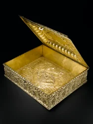 Scrigno rettangolare in argento dorato con coperchio incernierato, gradinato al centro, dal servizio da toeletta Lennoxlove, di proprietà di Frances Teresa Stewart, Duchessa di Richmond e Lennox: Francese, Parigi, 1666-1667