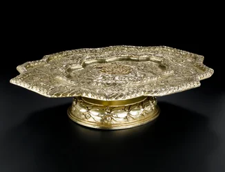 Salver in argento dorato di forma sagomata, dal servizio da toeletta Lennoxlove, di proprietà di Frances Teresa Stewart, Duchessa di Richmond e Lennox: Francese, Parigi, 1666 - 1667