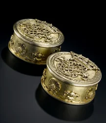 Piccola scatola circolare in argento dorato con coperchio dal servizio da toeletta Lennoxlove, di proprietà di Frances Teresa Stewart, Duchessa di Richmond e Lennox: Francese, Parigi, saggiata tra settembre 1672 e ottobre 1674