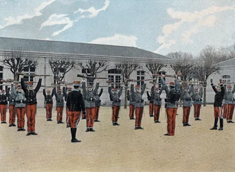 Scuola militare speciale di Saint-Cyr (Saint Cyr), servizio interno: inizio dell