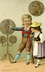 Ragazzo e ragazza svizzeri che ammirano una vetrina di franchi svizzeri, da una serie di carte promozionali sulle valute in diversi paesi, pubblicata a Parigi da Baster & Vieillemard per uso del produttore di cioccolato
