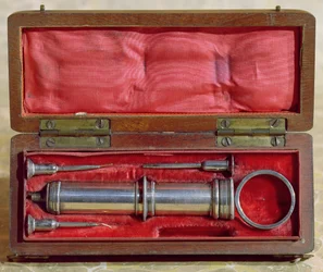 Siringa inventata da Charles-Gabriel Pravaz nel 1853