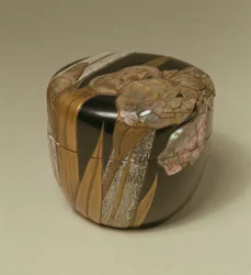 Barattolo da tè e coperchio con disegno di pianta fiorita in oro `Takamaki-e