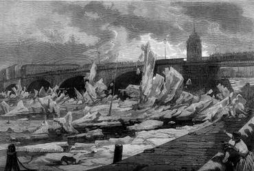 Il disgelo del fiume Neva a San Pietroburgo