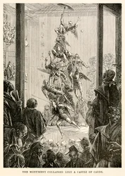 Il monumento crollato come un castello di carte, da 