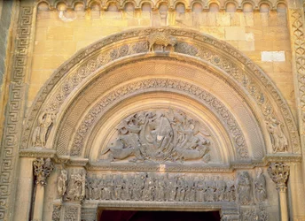 Timpano del portico raffigurante Cristo in Maestà con i simboli degli Evangelisti, c.1140-50