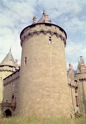 Veduta di una torre del castello, XIV-XV secolo