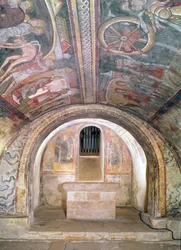 Veduta della cripta e la leggenda di San Savino e San Cipriano