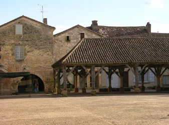 Veduta del mercato coperto nel villaggio
