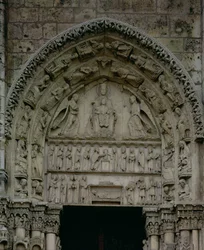 Veduta del timpano che raffigura la Madonna con Bambino in Trono, Porta Sud del Portale Reale, c.1145-50